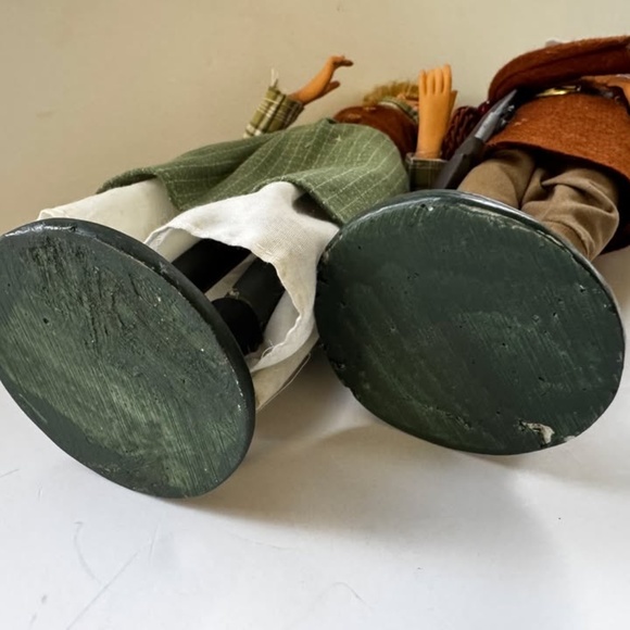 Set 2 Byers Choice Carolers STYLE? Pilgrim Thanksgiving Shotgun Dolls Decor - Picture 8 of 8